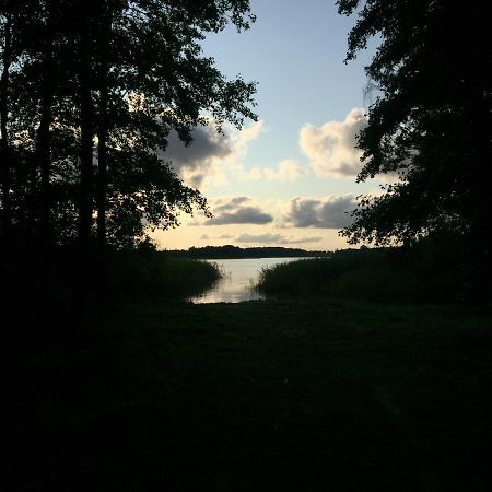 Domek Nad Jeziorem Otalzyno Pomieczyno Exterior foto